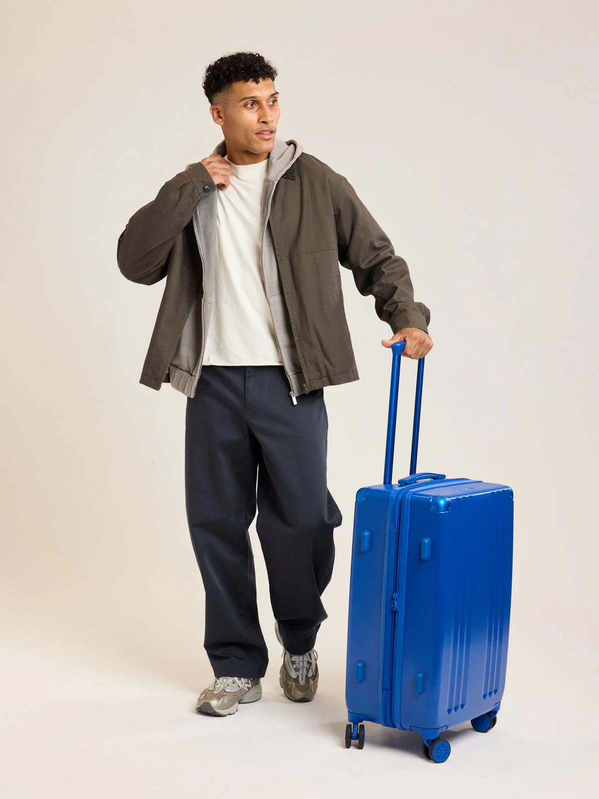 Ambeur Medium Luggage - Image 55