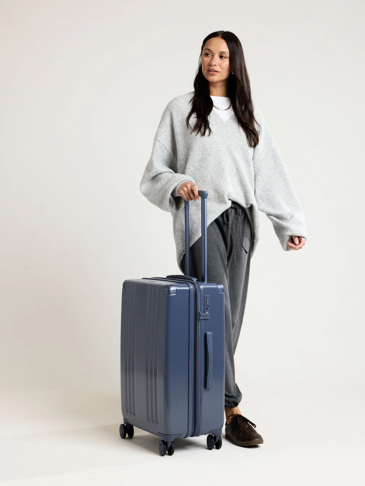 Ambeur Medium Luggage - Image 60