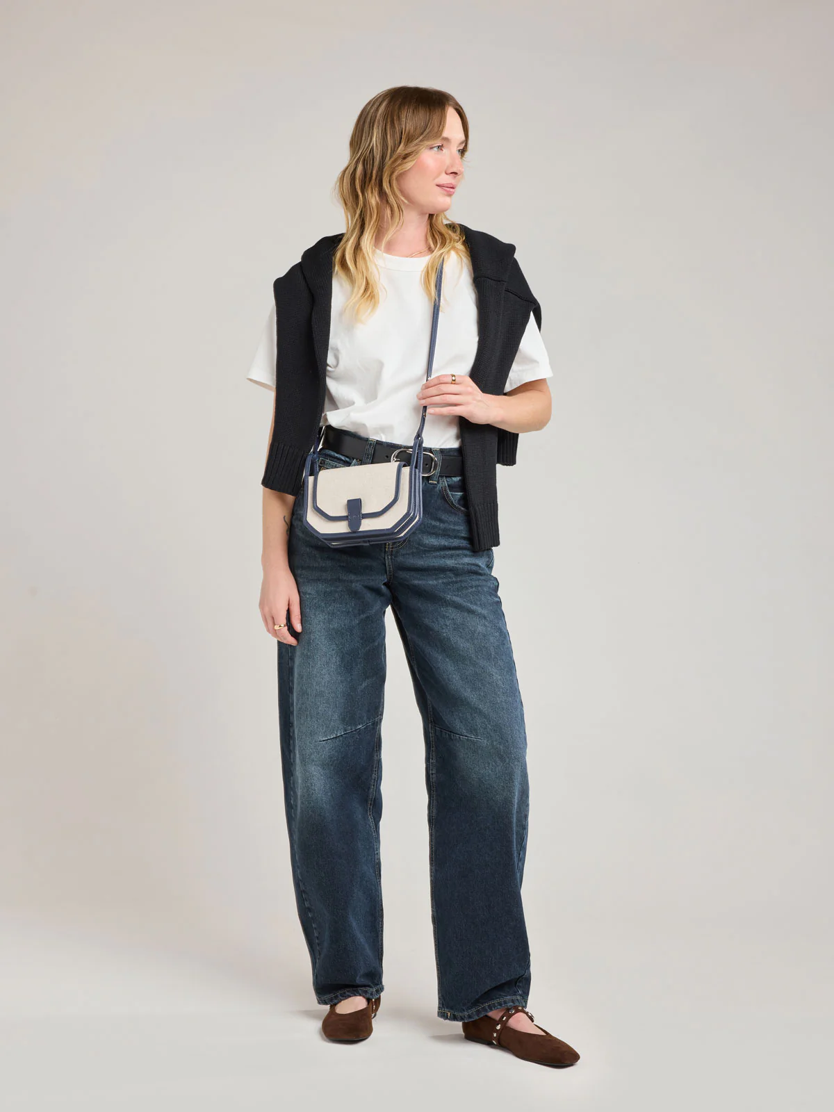 Colette Canvas Crossbody Wallet Bag - Image 19