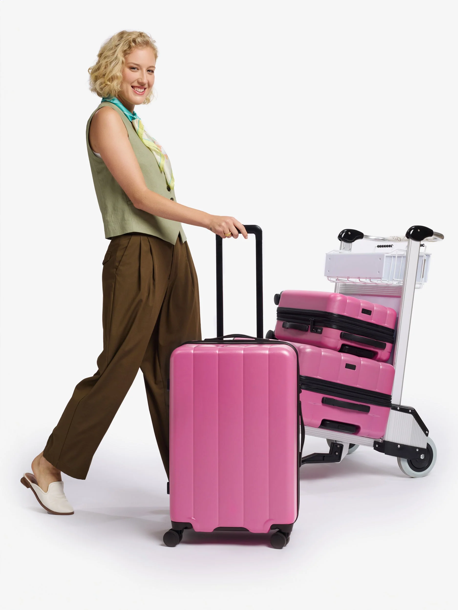 Evry Medium Luggage - Image 42
