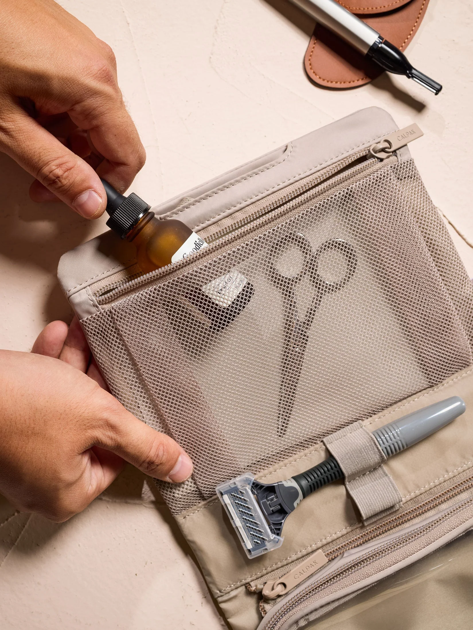Fit Hanging Dopp Kit - Image 11