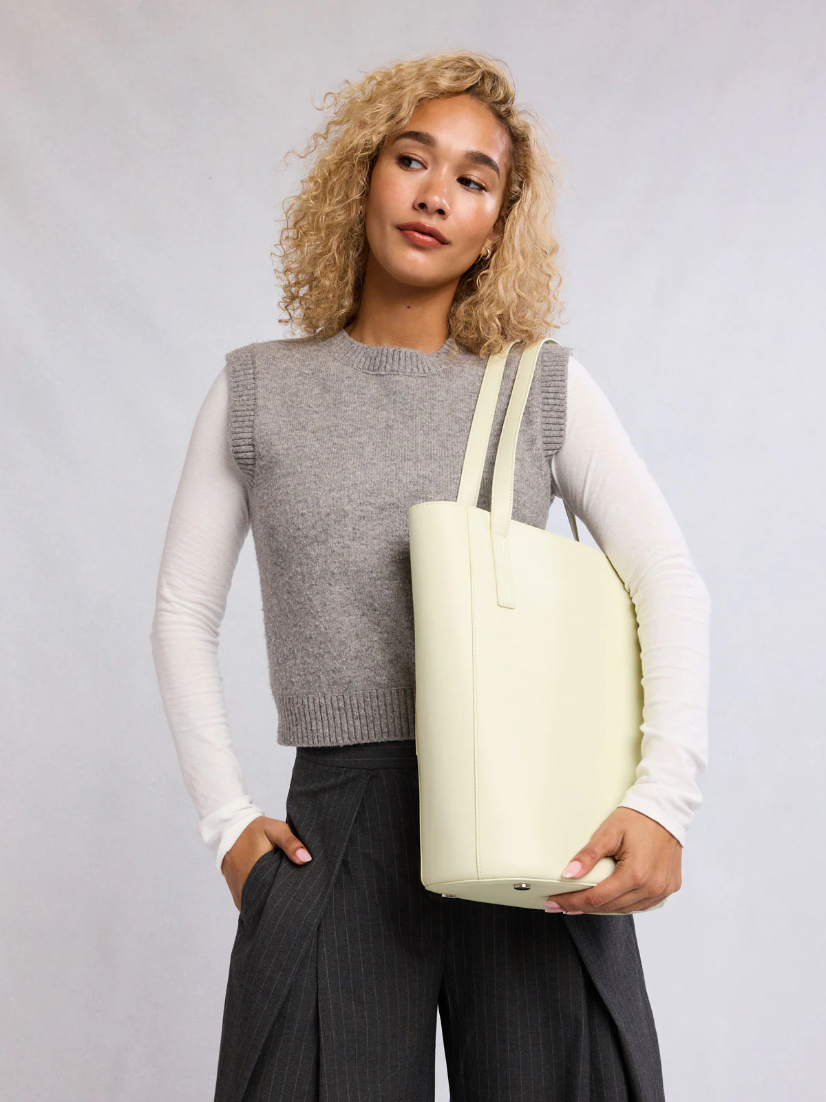 Haven 14" Laptop Bucket Bag - Image 43