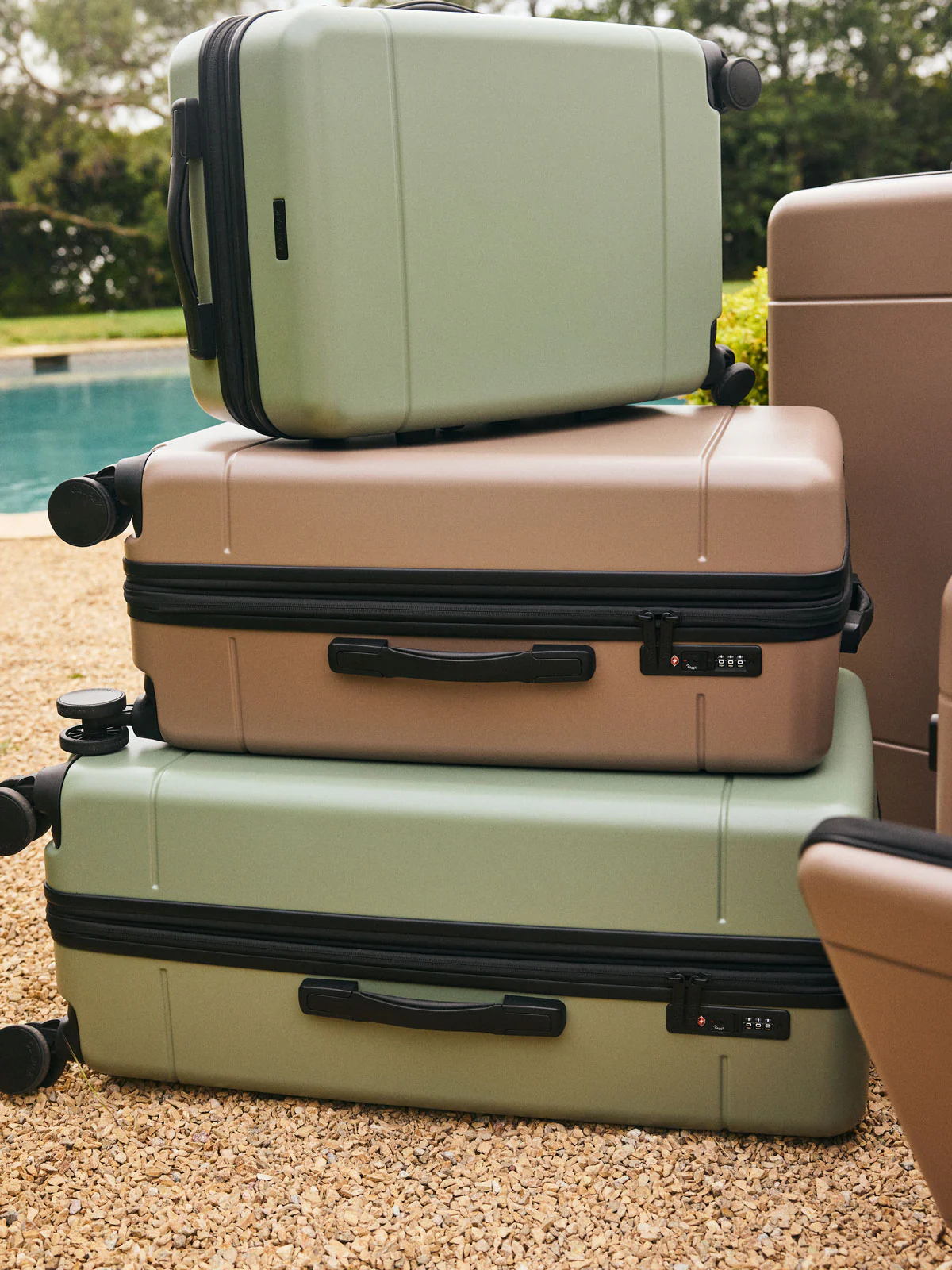 Hue Medium Luggage - Image 74