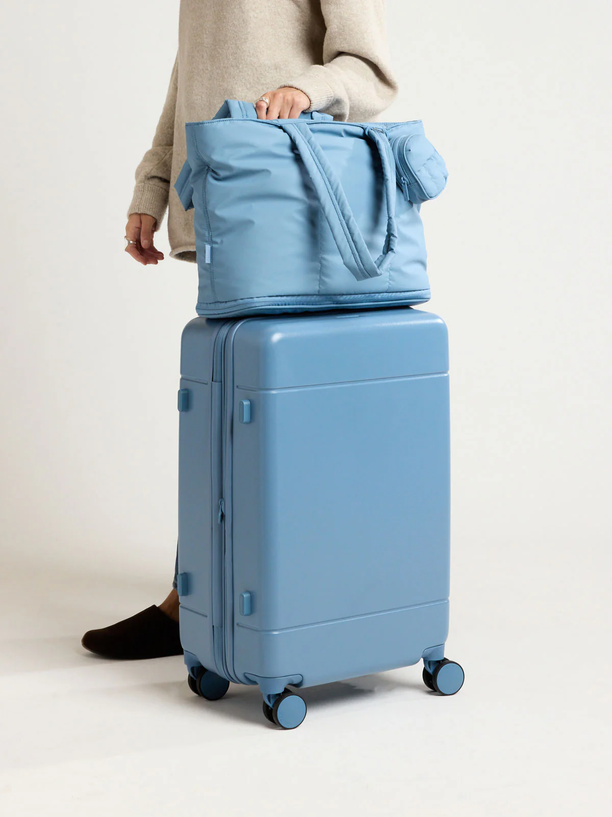Hue Medium Luggage - Image 92