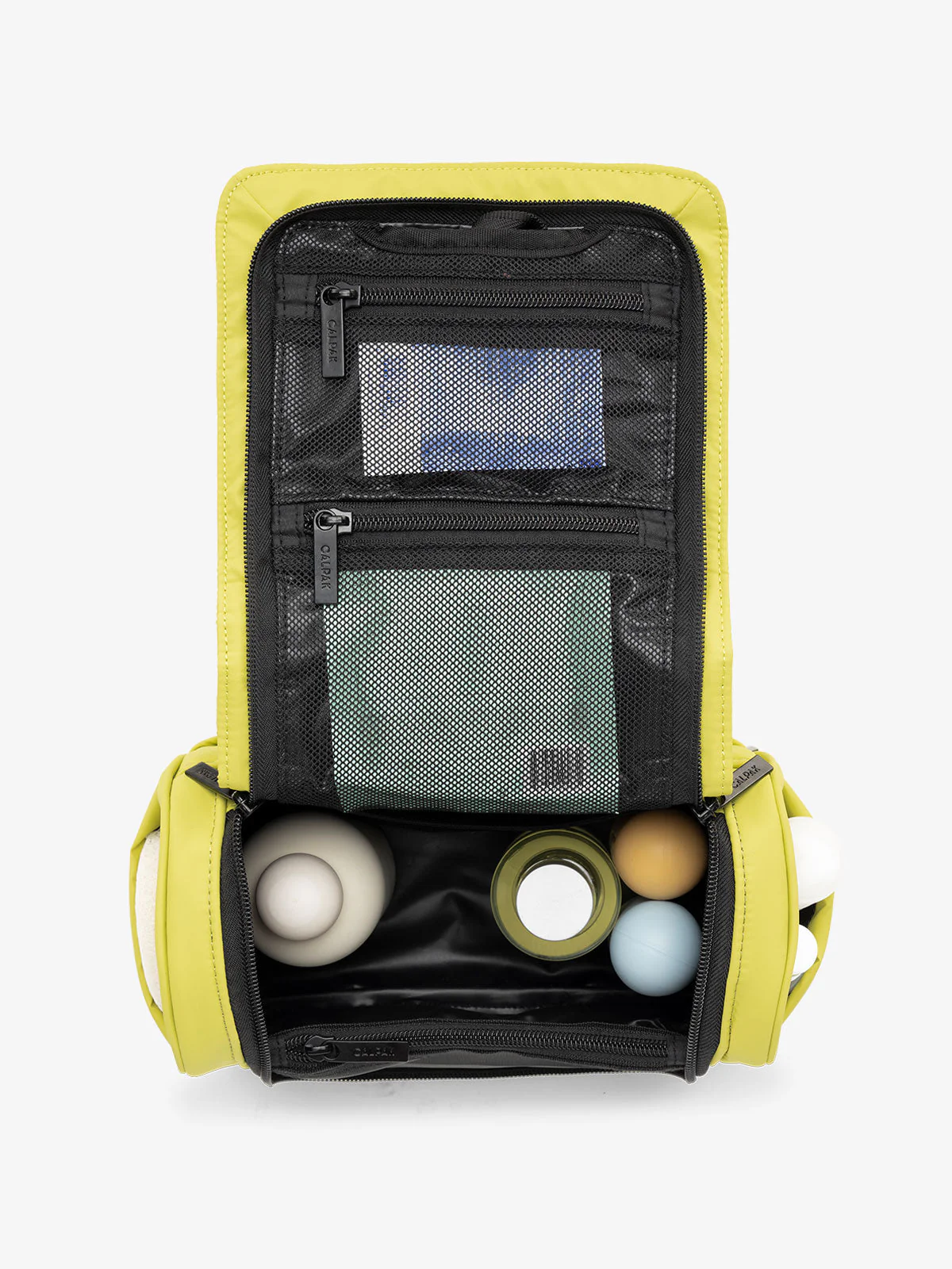 Luka Hanging Toiletry Bag - Image 12