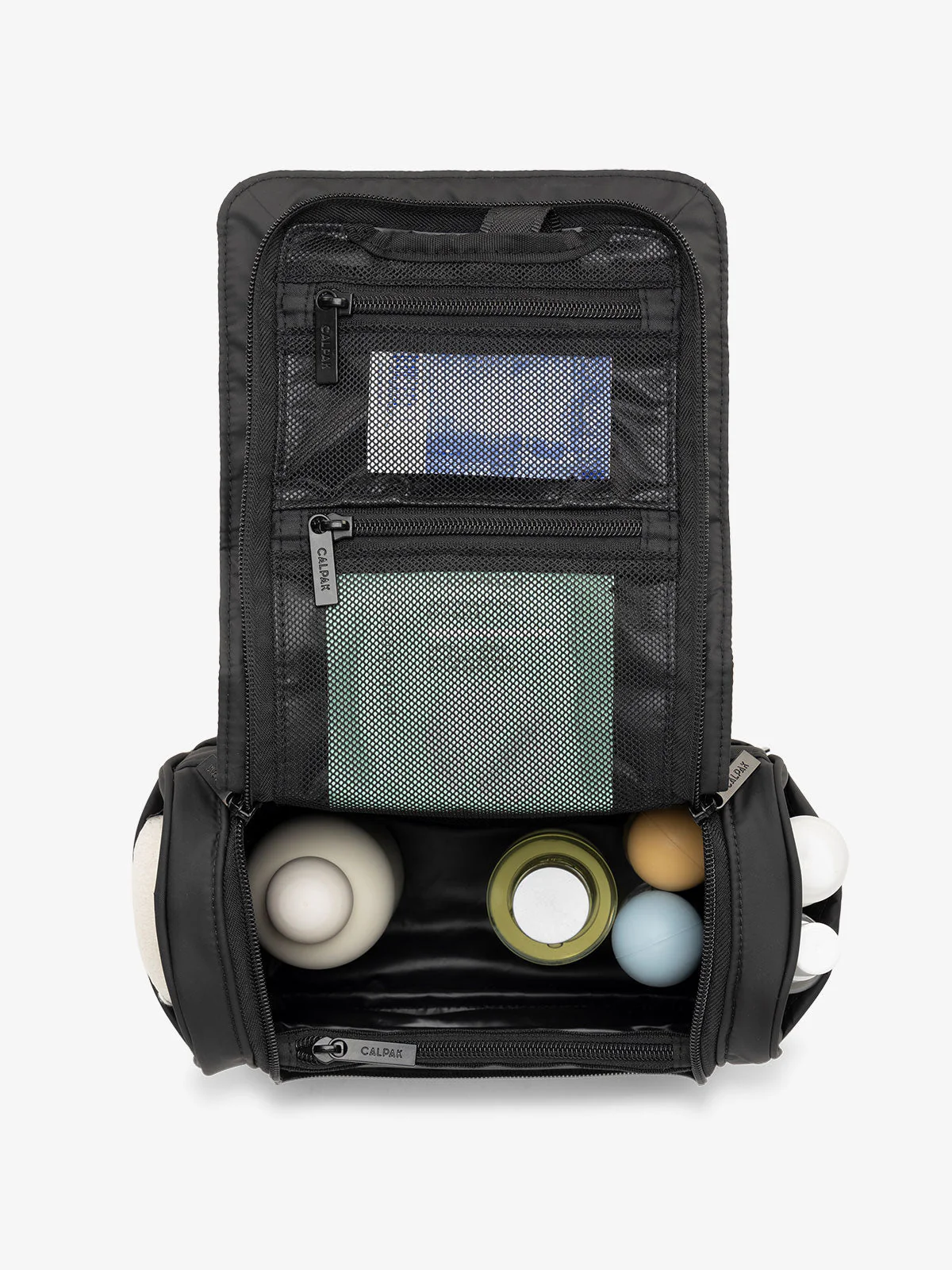 Luka Hanging Toiletry Bag - Image 5