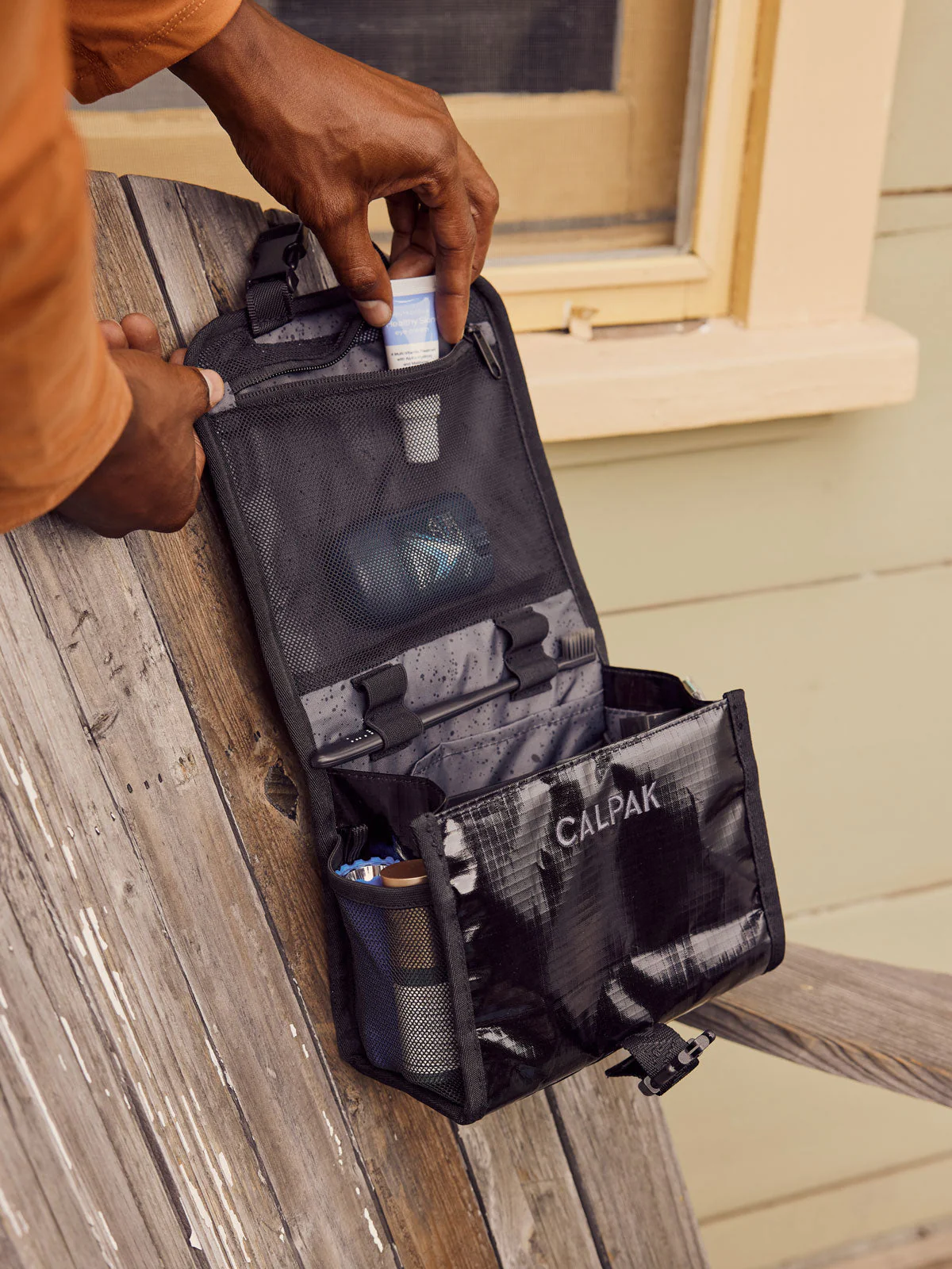 Terra Hanging Toiletry Bag - Image 20