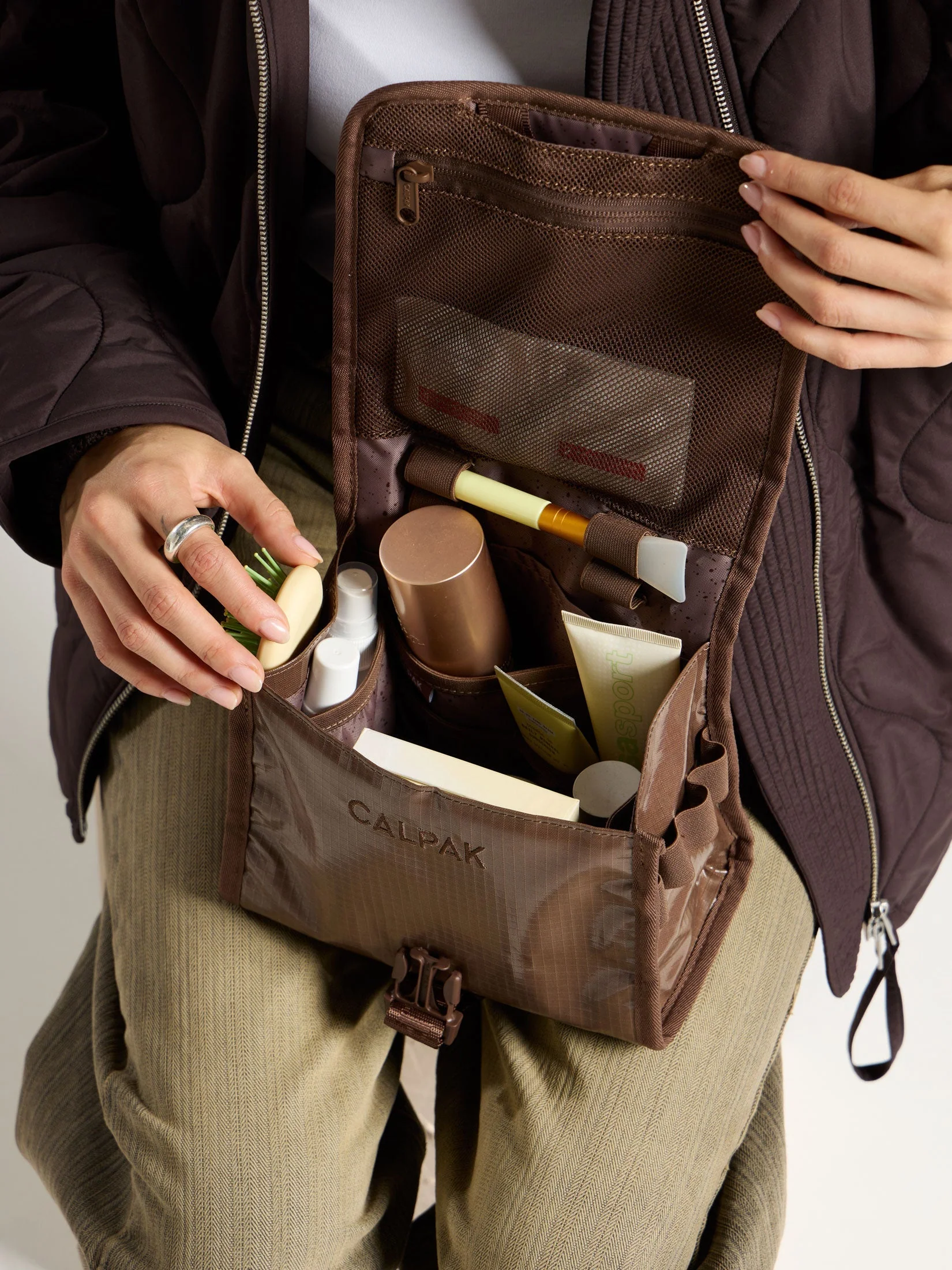 Terra Hanging Toiletry Bag - Image 38