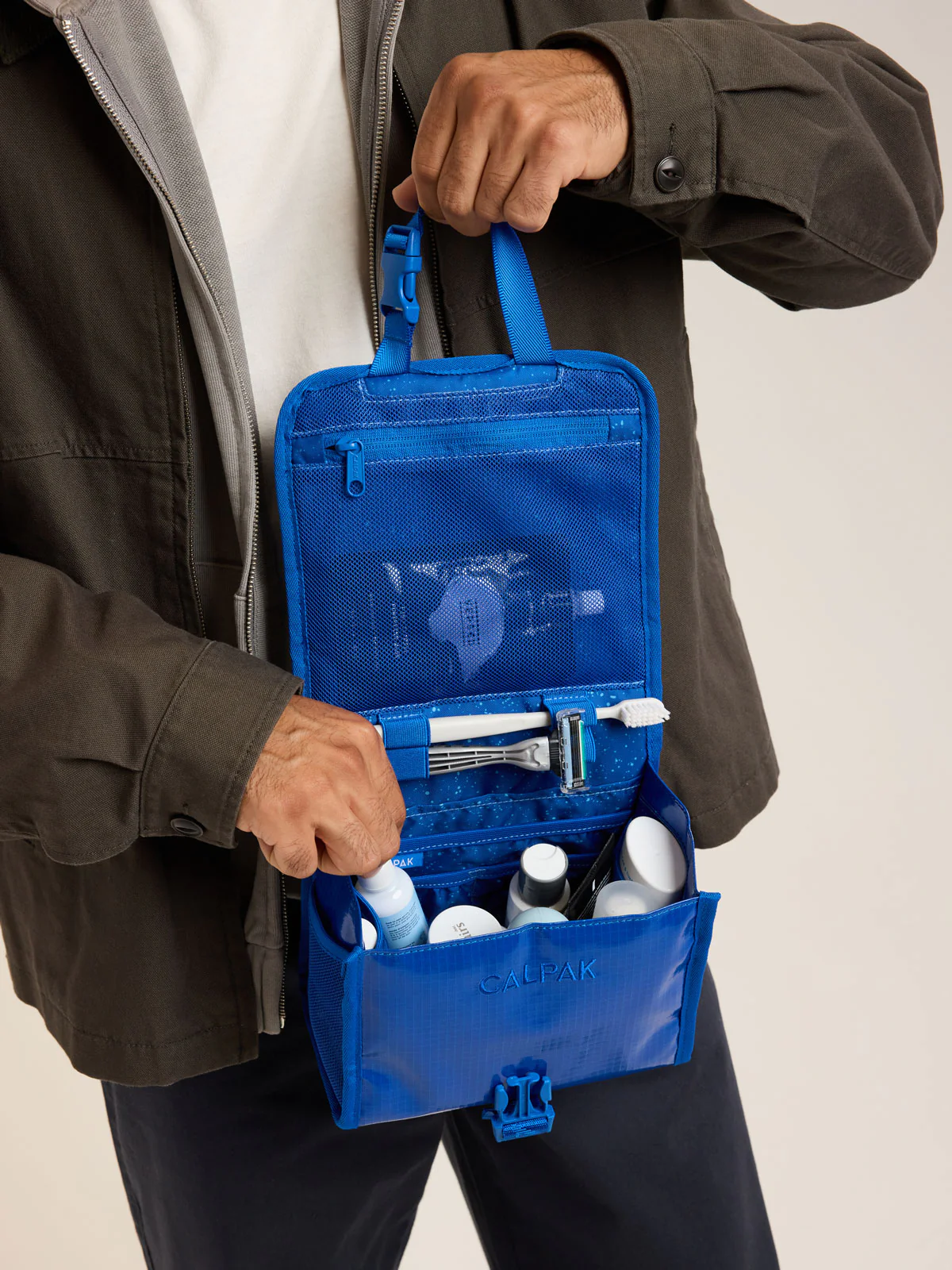 Terra Hanging Toiletry Bag - Image 98